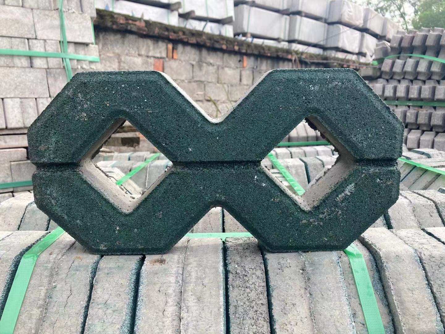 绿色八字型渗水植草砖200X400